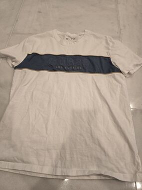GUESS White T‑Shirt with Blue Chest Stripe and Logo